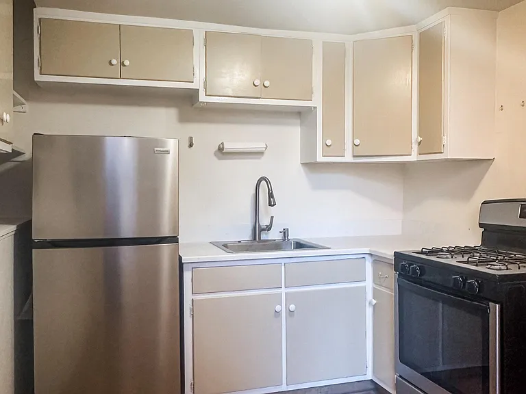 371 Harvard St #1G — Photo 2