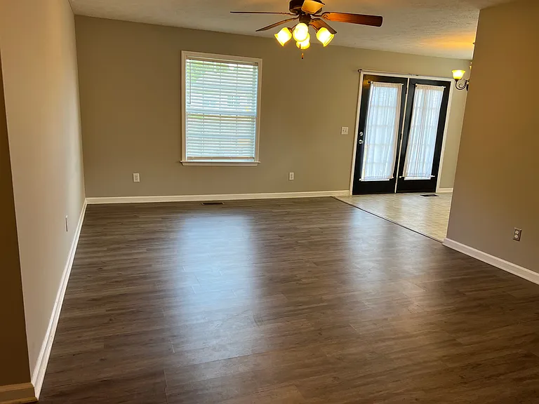 1037 Creekview Dr — Photo 18