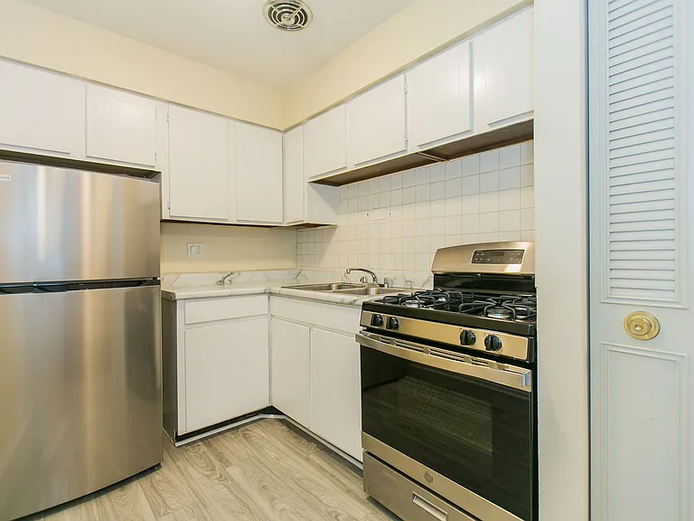 519 W Deming Pl #217 — Photo 2