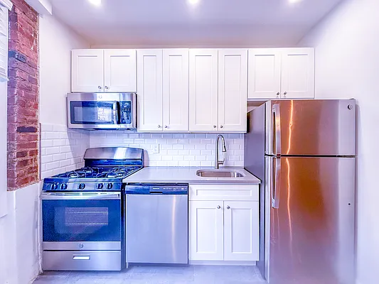 Rented by Gravity Real Estate Advisors | media 24