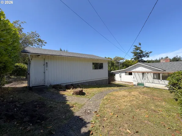 781 N 8th St, Coos Bay, OR 97420
