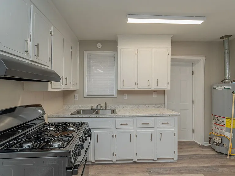 102 Curry St — Photo 16