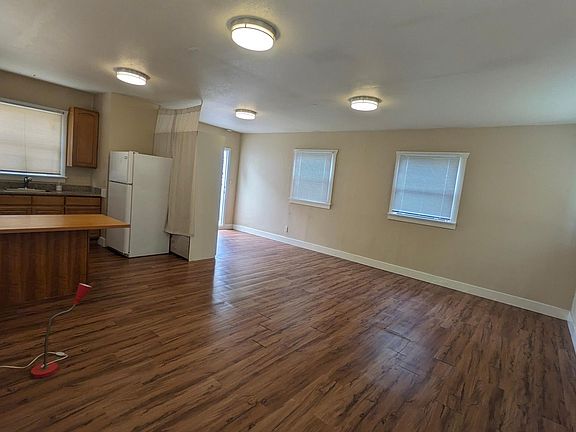 3rd image of 1009 York St APT C