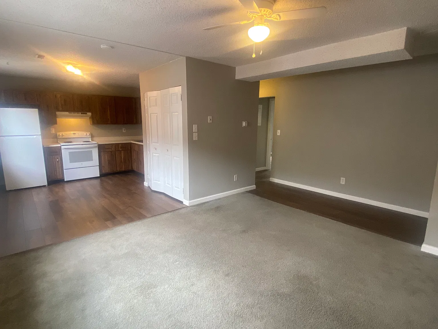 2 bed, 900 sqft, $1,200 — Photo 2