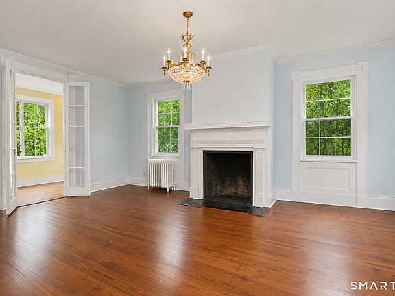 5th image of 530 Roxbury Road