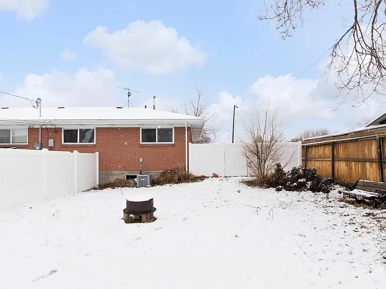 4264 S 1100 E — Photo 28