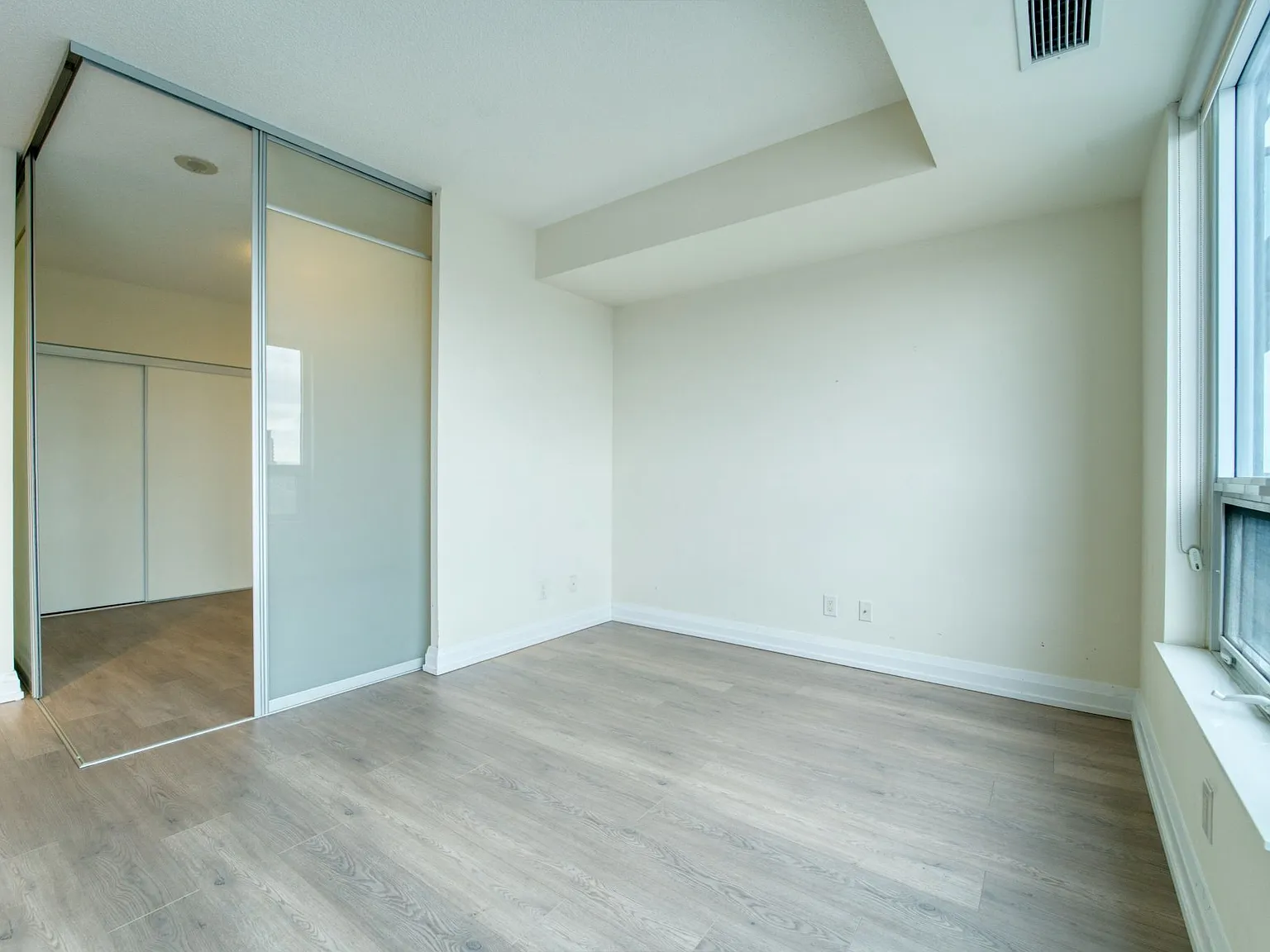 2 bed, 699 sqft, $2,500 — Photo 4