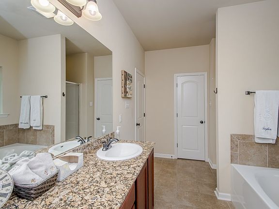 4th image of 1507 S Sanctuary Ave