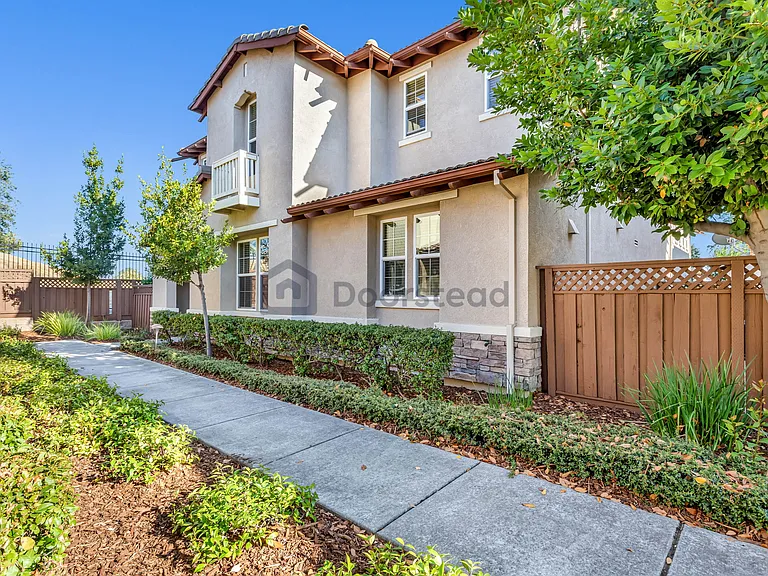 104 Barnhill Dr — Photo 1