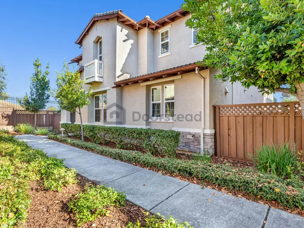 104 Barnhill Dr, Folsom, CA 95630