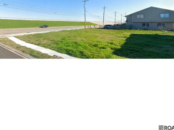 8025 Unity Dr, New Orleans, LA 70128