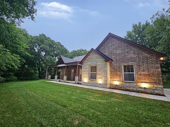 3rd image of 302 Oak Ridge Rd