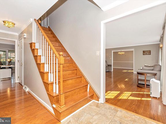 3rd image of 10871 Longwood Dr