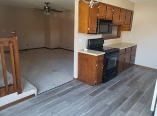 222 Holiday Ter, Lansing, KS 66043