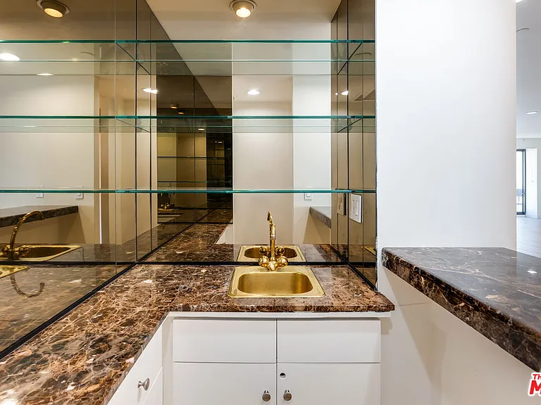 10551 Wilshire Blvd #1405 — Photo 16