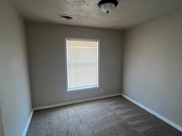 3218 Melinda Ln — Photo 6
