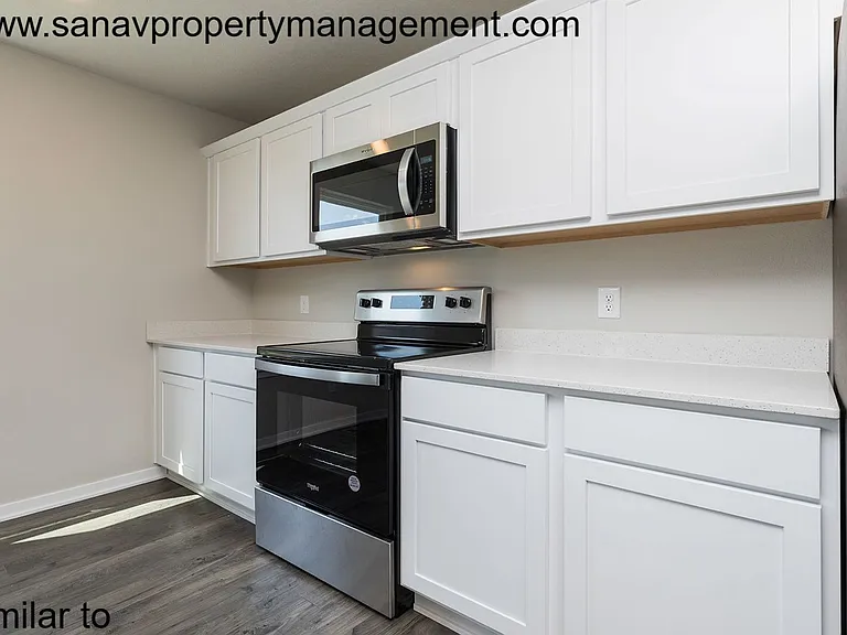 515 Elizabeth Ln NW — Photo 3