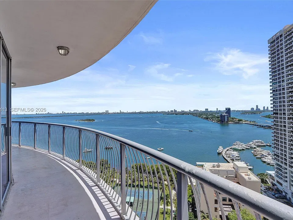 1750 N Bayshore Dr #2202