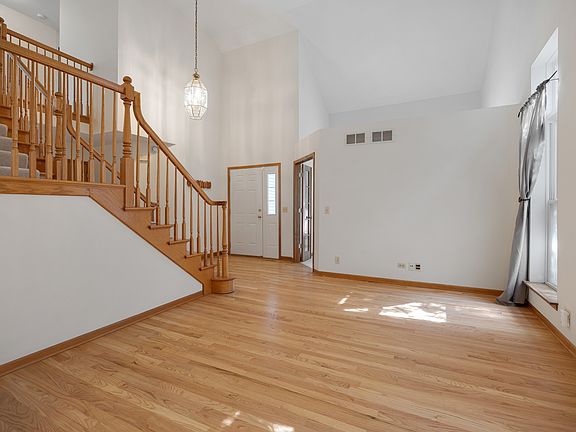3rd image of 2519 Crestview Dr