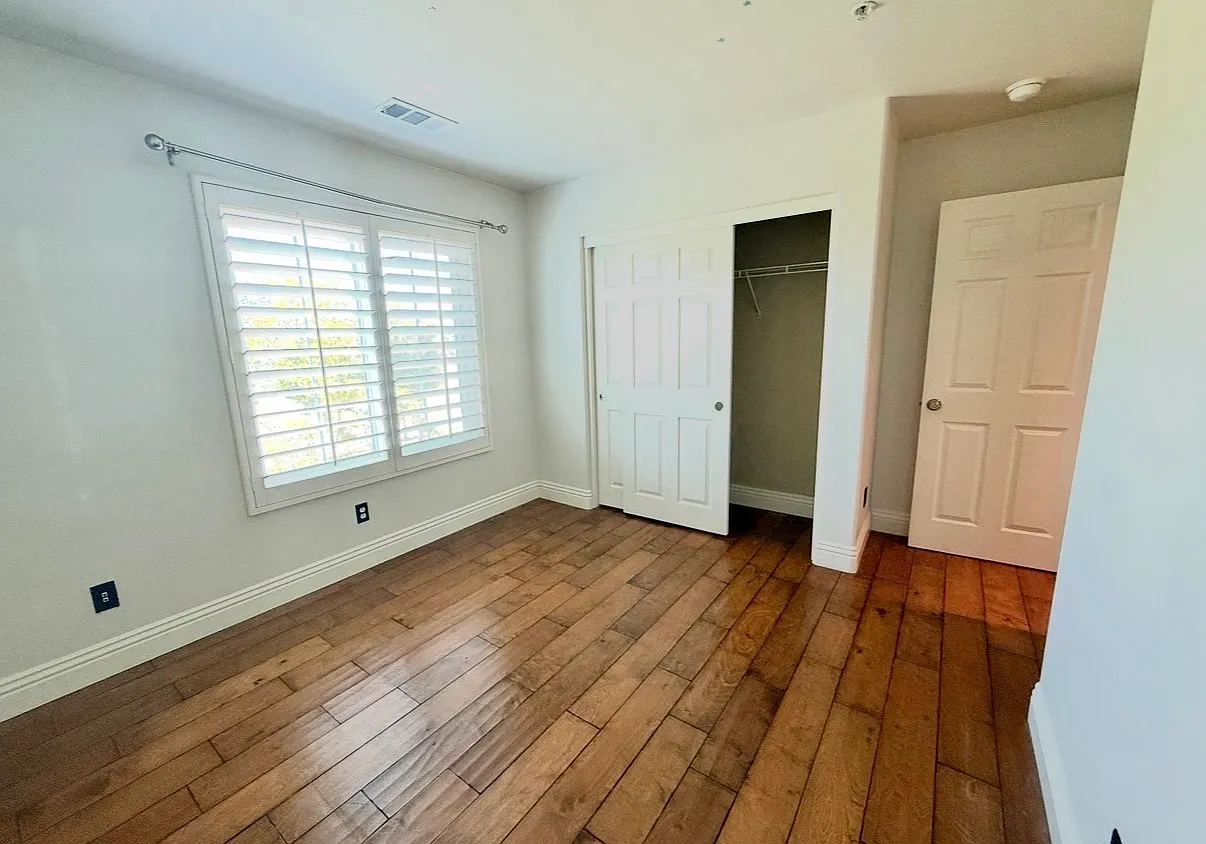 3 bed, 2.5 bath, 1984 sqft, $1,300 — Photo 3