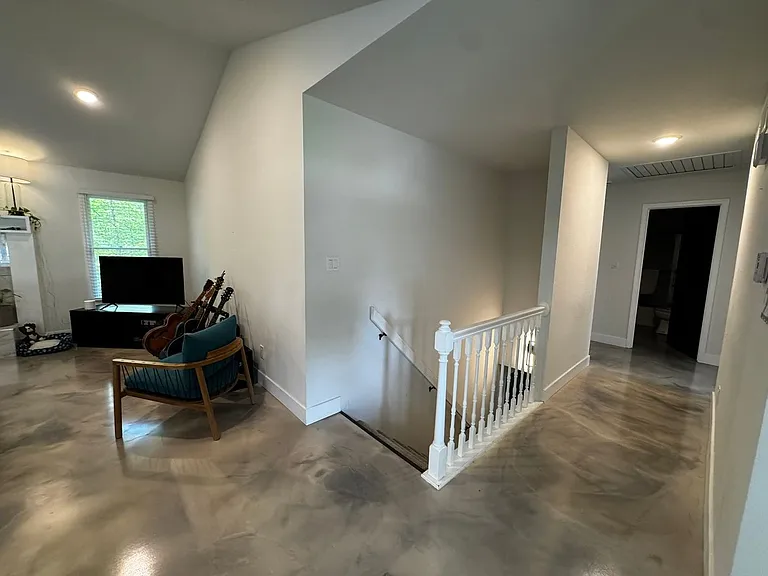 2301 Grant Ln — Photo 61