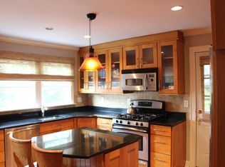 32 Edgewood Ave APT 2, Greenwich, CT 06830