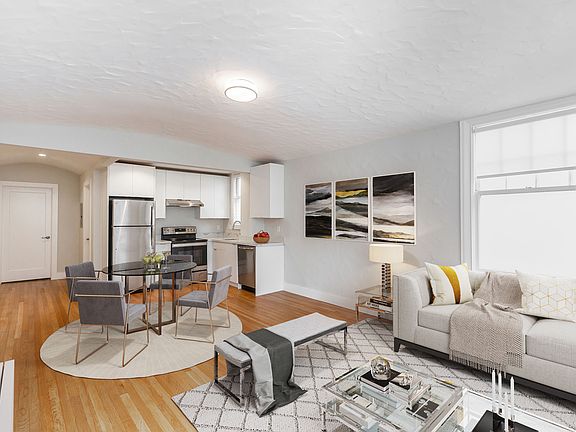 2nd image of 2224 Leavenworth St #201