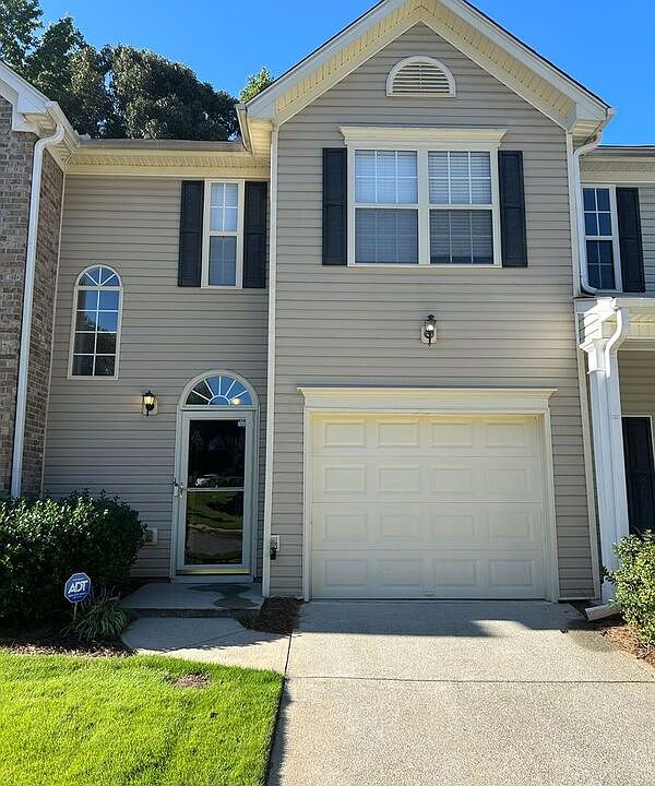 1st image of 441 Lantern Wood Dr