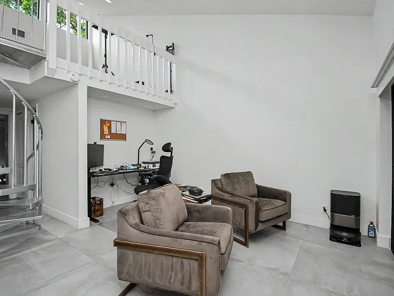 6602 Thornhill Ct — Photo 12