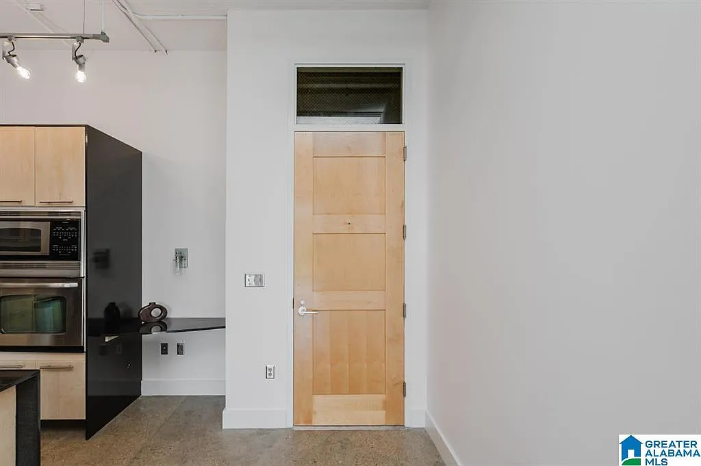 1 bed, 1.0 bath, $1,700 — Photo 2