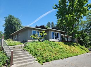 760 NE Dewey Dr, Grants Pass, OR 97526