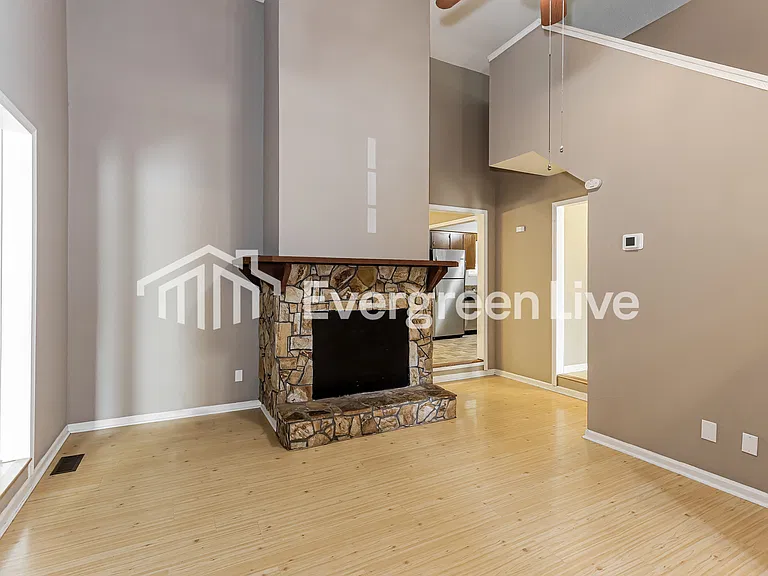 813 Shawnee Dr — Photo 4