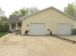 574 Hilltop Dr NE, Hutchinson, MN 55350