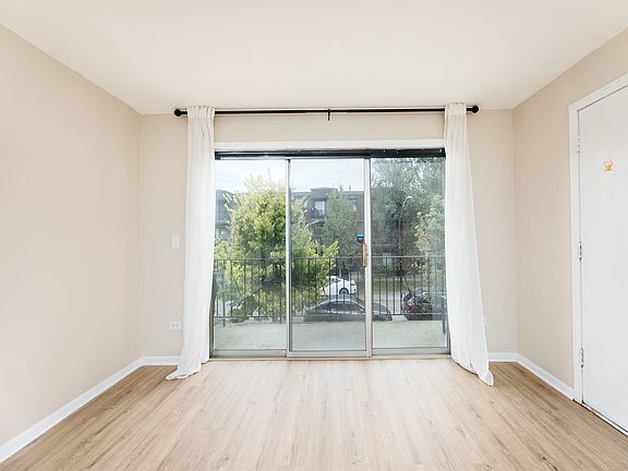 4th image of 6587 N Northwest Hwy APT 1A