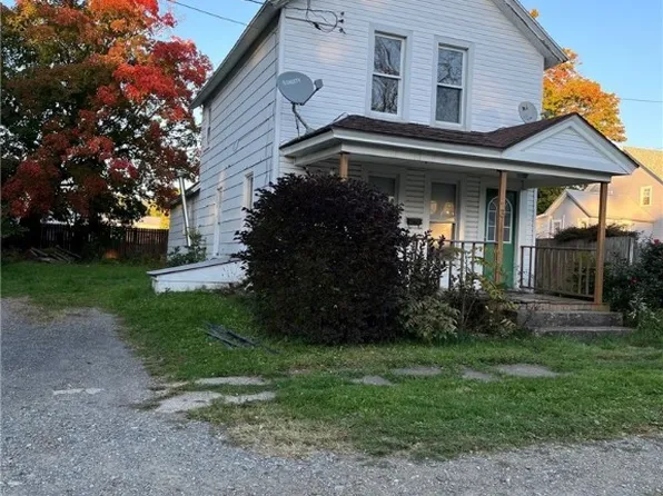 3 Hickory St, Silver Creek, NY 14136