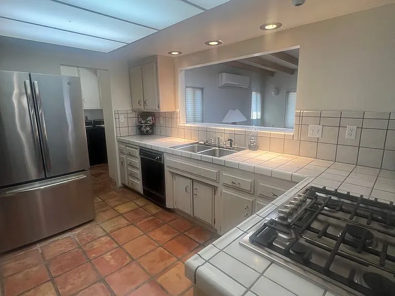 18332 Orange St — Photo 12