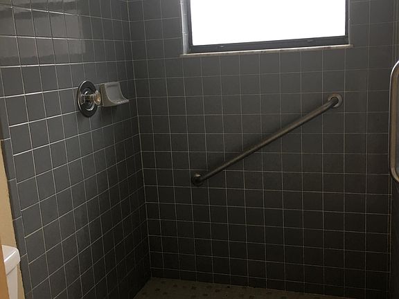 4th image of 752 Caribou Dr