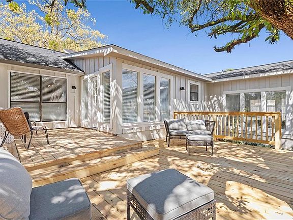 3rd image of 5913 Rio Vista Dr