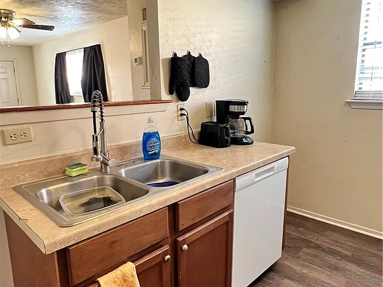 2406 Toro Ln #D — Photo 8