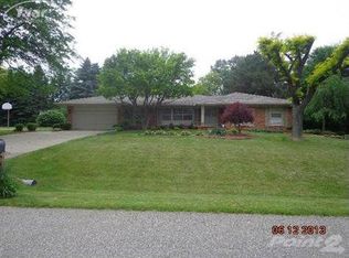 6050 Mapleridge Dr, Flint, MI 48532