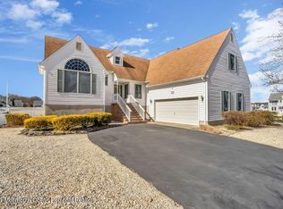 28 Elm St, Bayville, NJ 08721