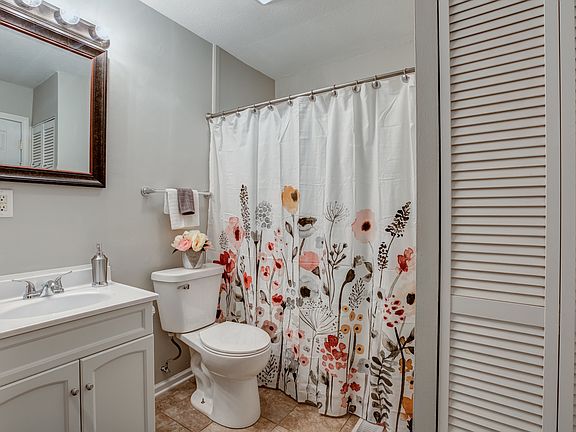 4th image of 4008 Carpenter Dr