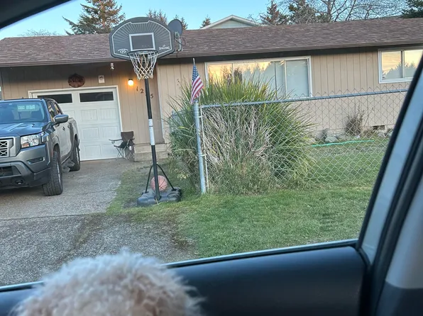 1225 SE Rose St, Waldport, OR 97394