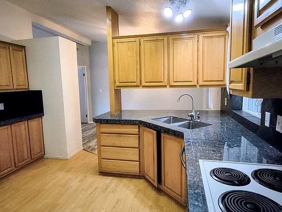 4th image of 180 Twin Oaks Loop