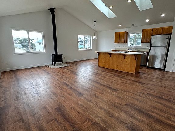 4th image of 5446 NW Rhododendron St #5448