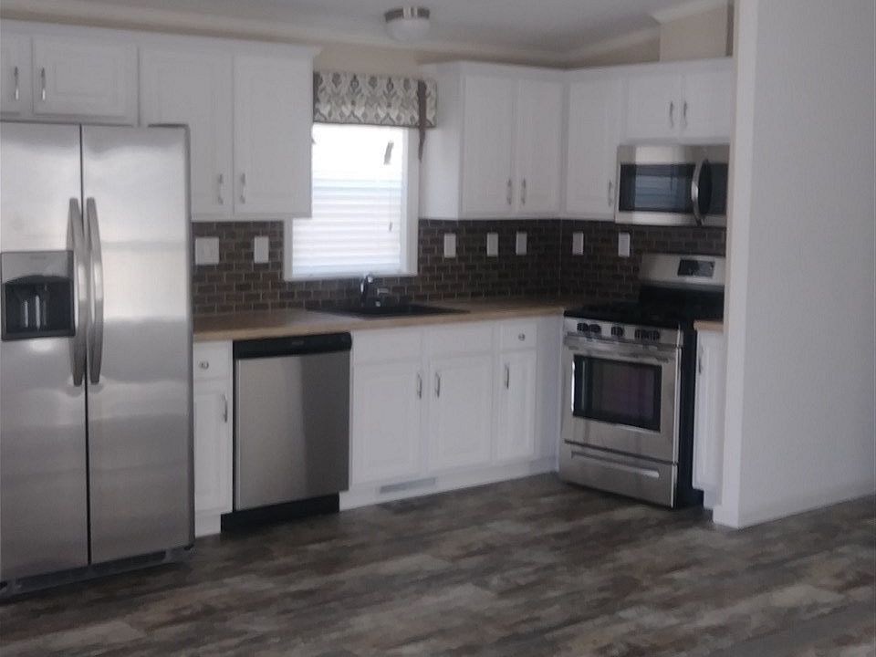 2nd image of 215 Maurice Blvd