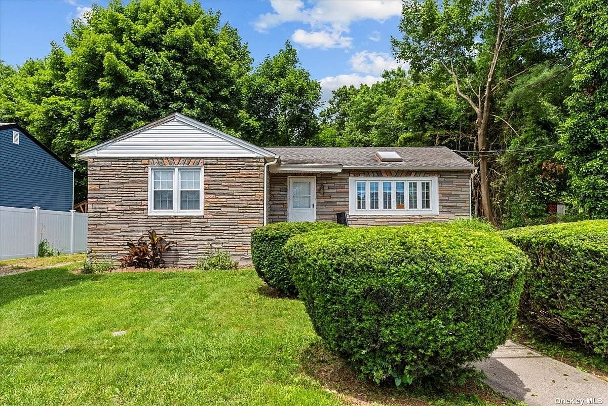 11 Lincoln Avenue, Wyandanch, NY 11798 Zillow