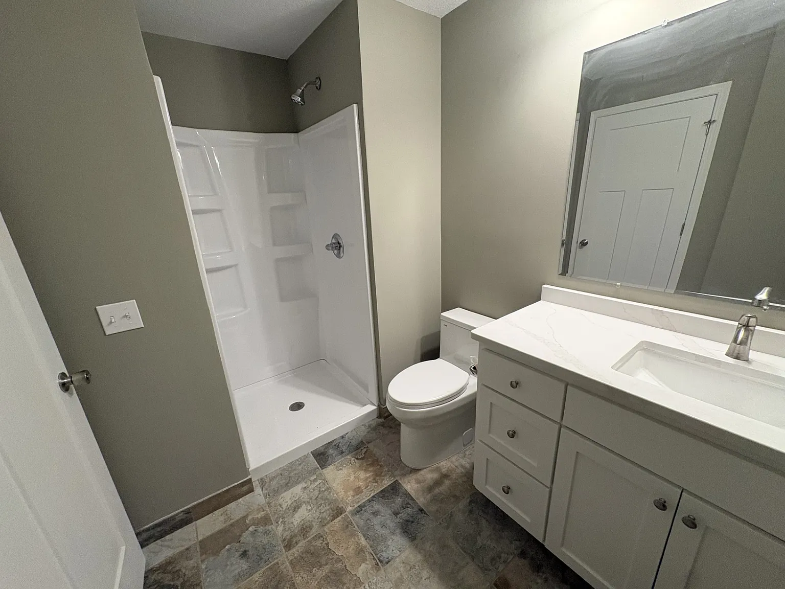 5 bed, 2336 sqft, $3,200 — Photo 3