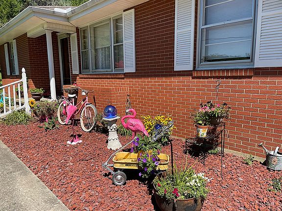 4th image of 214 Shady Ln
