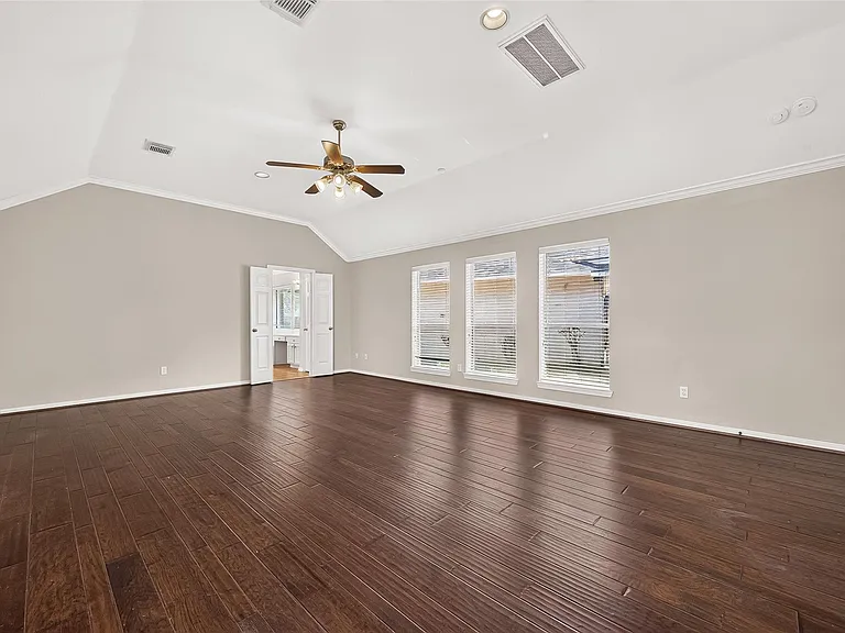 2726 Martinec Dr — Photo 17